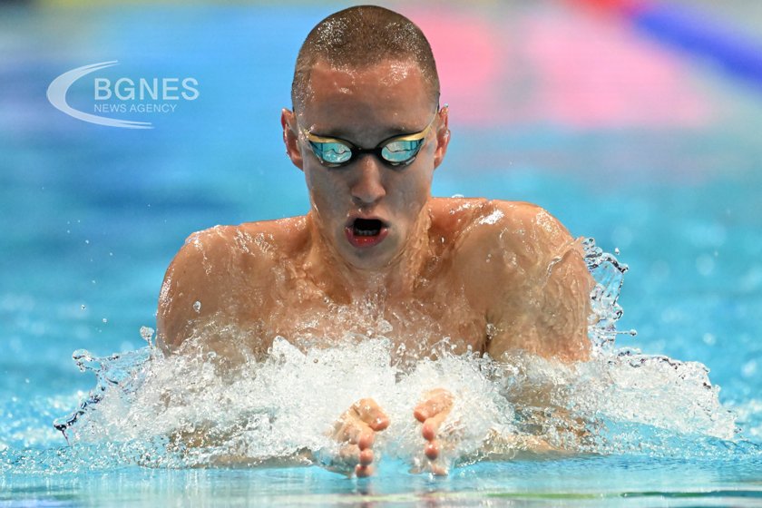 Българският плувец Любомир Епитропов намери място сред полуфиналистите в дисциплината