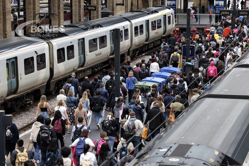 Служителите в железопътната система на Великобритания проведоха поредна стачка срещу