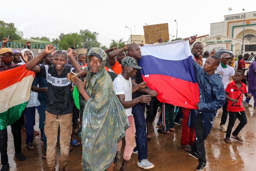Хиляди поддръжници на хунтата която превзе Нигер с преврат по