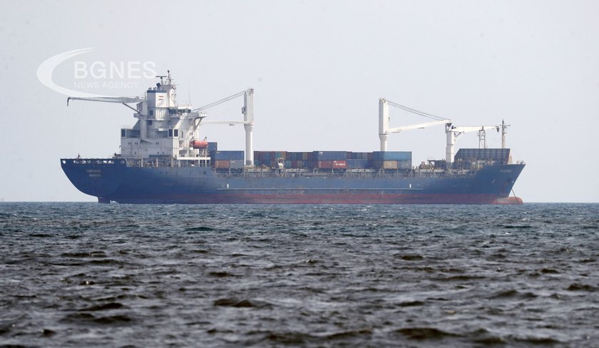 Израелски търговски кораб който вчера потегли от пристанището в Ашдод