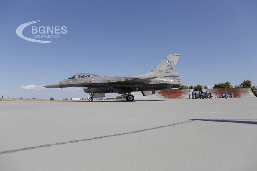 Гръцките военновъздушни сили получиха десетия си модернизиран изтребител F 16 Viper До