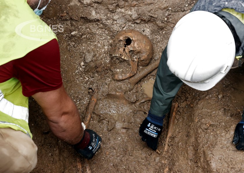 Изследователи са открили останките на дете вампир от XVII в