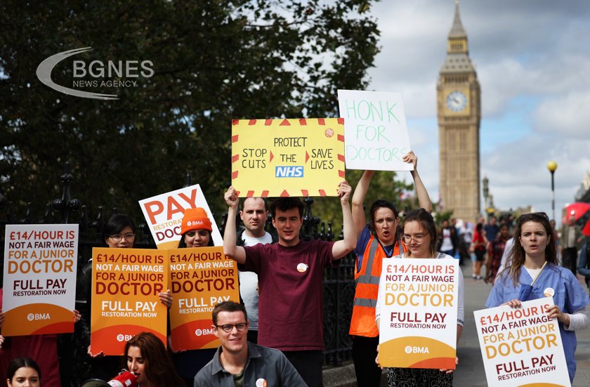 Лекарите в Англия стачкуват като много от тях са работили