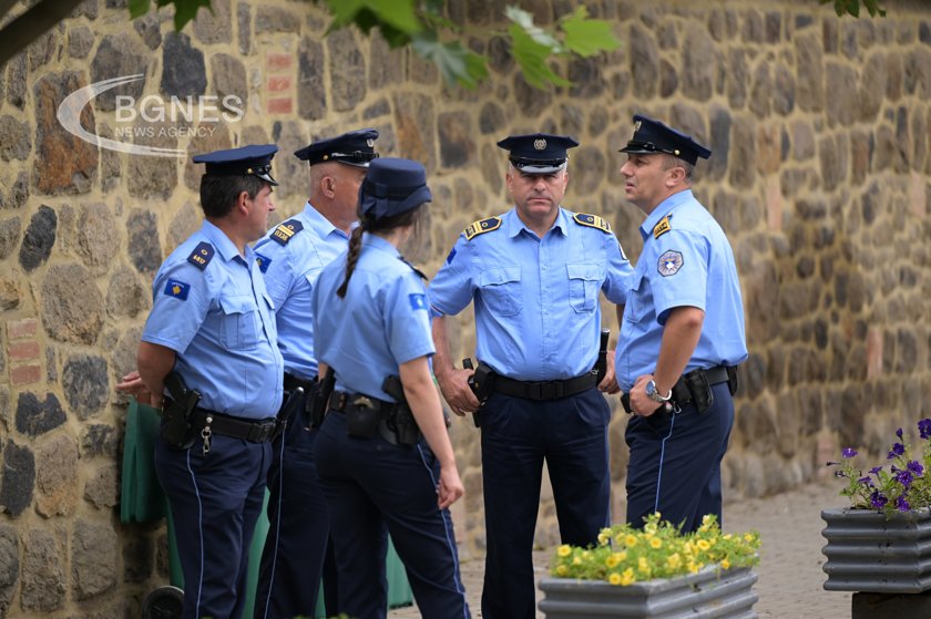Полицейски служители са били принудени да подадат оставка поради заплахи
