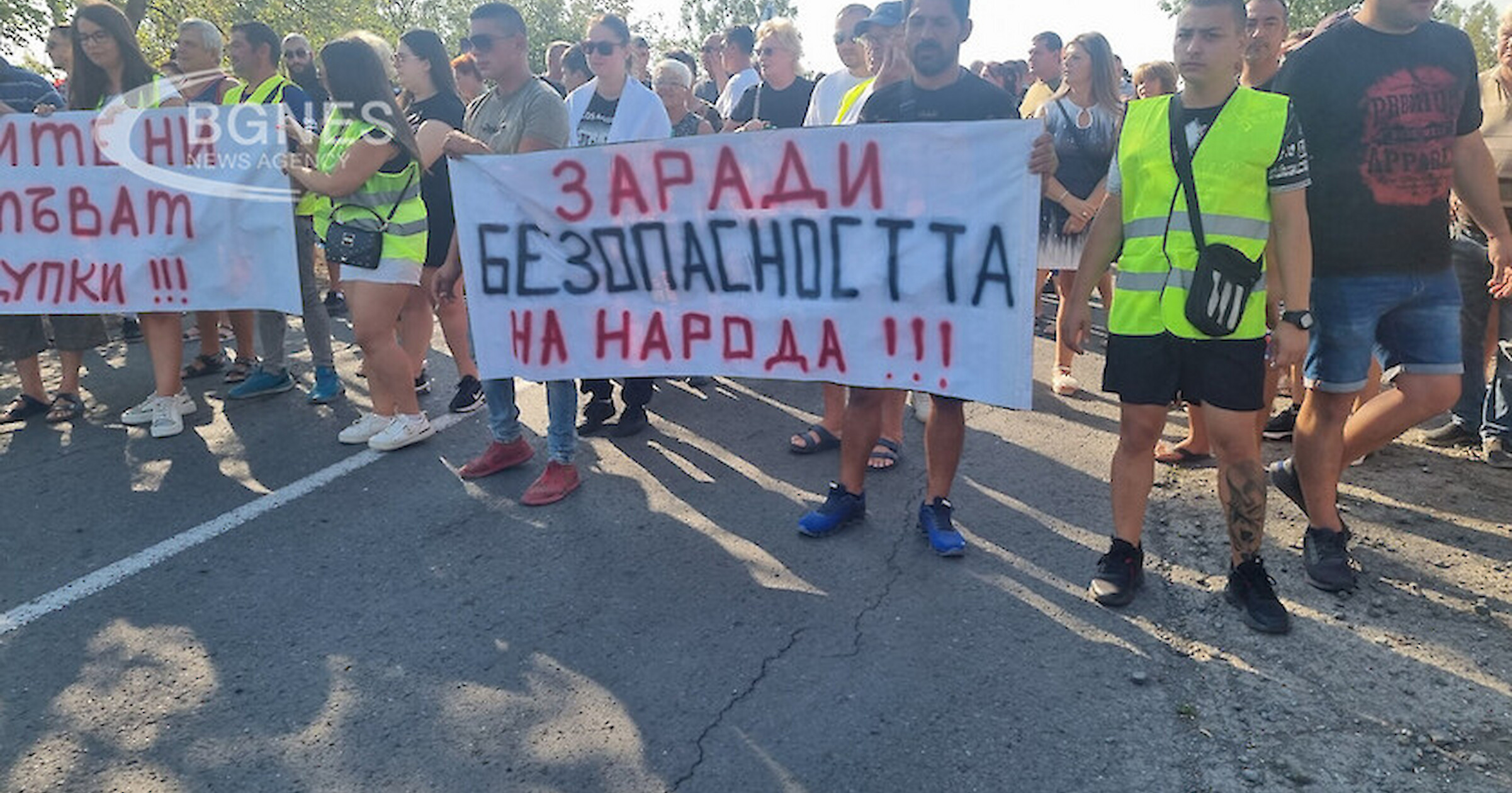 Жители на бургаския кварал Черно море блокира пътя към населено