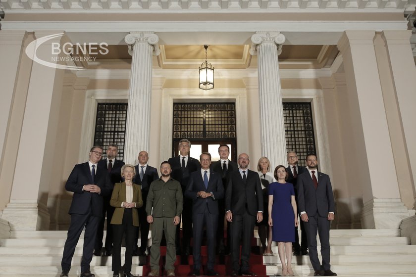 Гръцкият министър председател Кириакос Мицотакис беше домакин на неофициална вечеря с