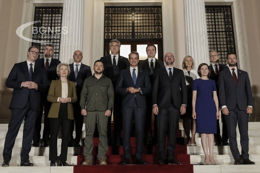 Единадесет лидери на балкански държави включително Гърция на среща в