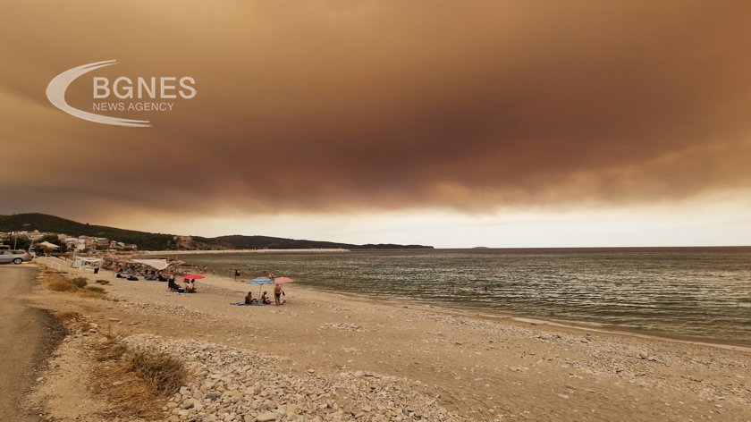 Пожарът край Александруполис се вижда от остров Тасос Той е