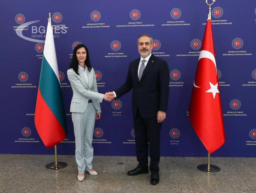 Турският външен министър Хакан Фидан и българския външен министър и