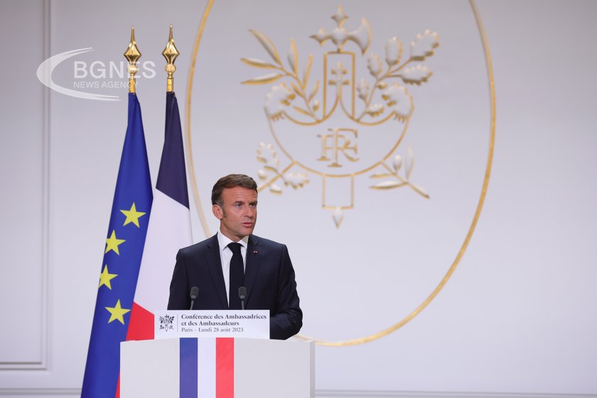 Франция е готова да подкрепи всички усилия включително военна намеса