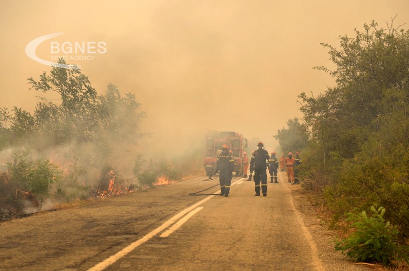 36 нови български огнеборци потеглят от сградата на пожарната служба
