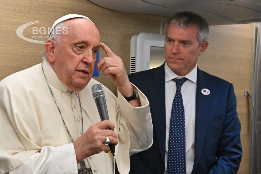 Папа Франциск пристигна в Монголия това е първото посещение на
