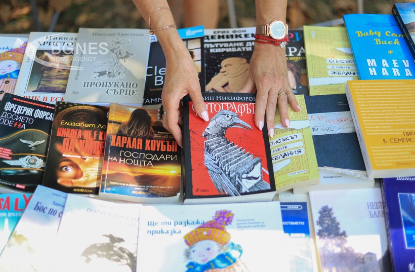 Българите имат и купуват книги като по голямата част от читателите