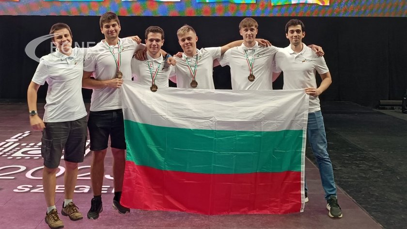 Най-добрите български ученици по информатика спечелиха 4 медала от най-престижното