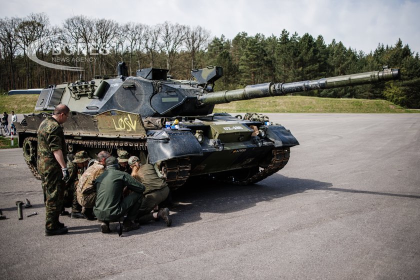 Първите 10 танка Леопард 1 дарени от Дания Германия и