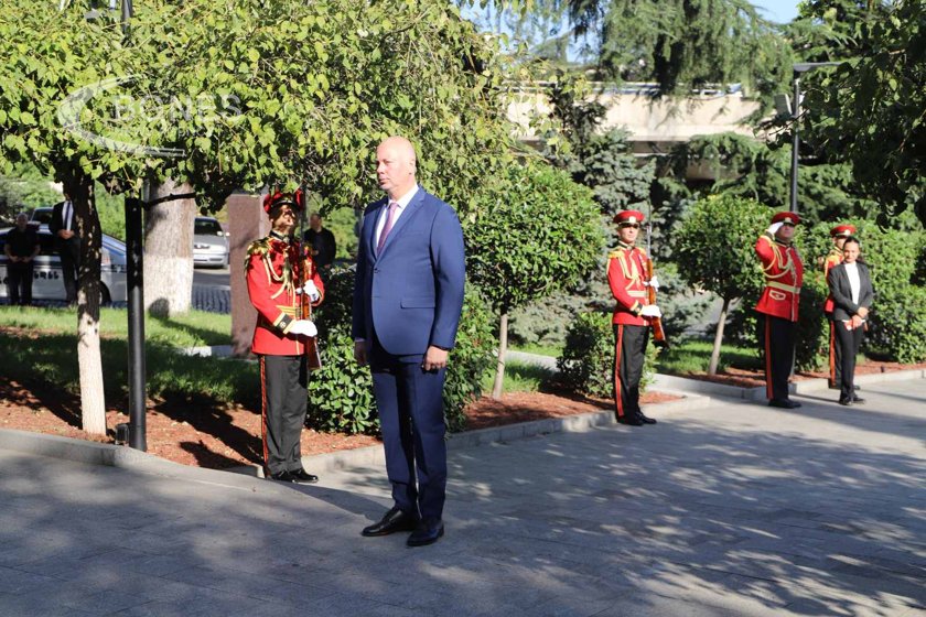 Председателят на Народното събрание Росен Желязков поднесе венец на паметника