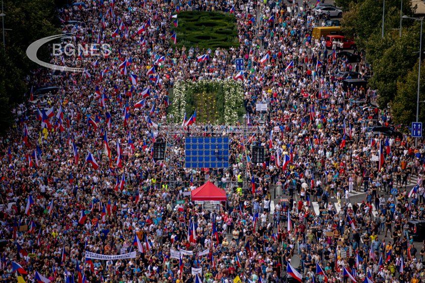 Хиляди хора се протестираха срещу дясноцентристкото чешко правителство в събота