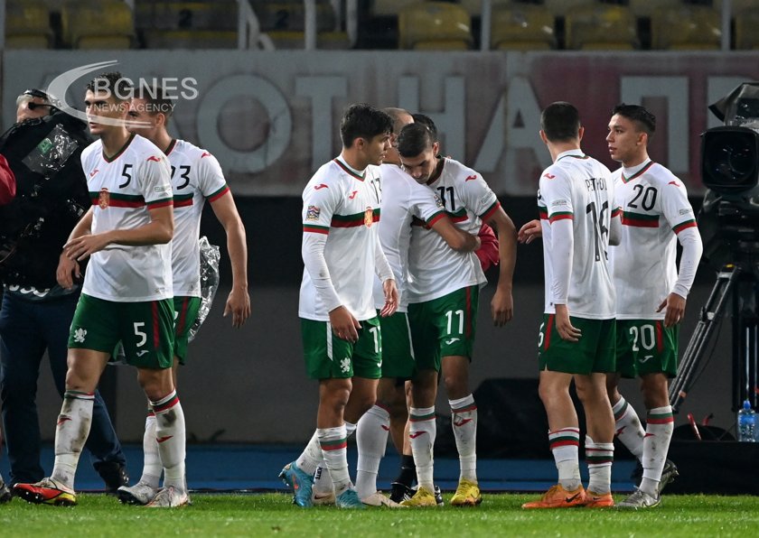 Националният отбор по футбол на България за мъже се смъкна