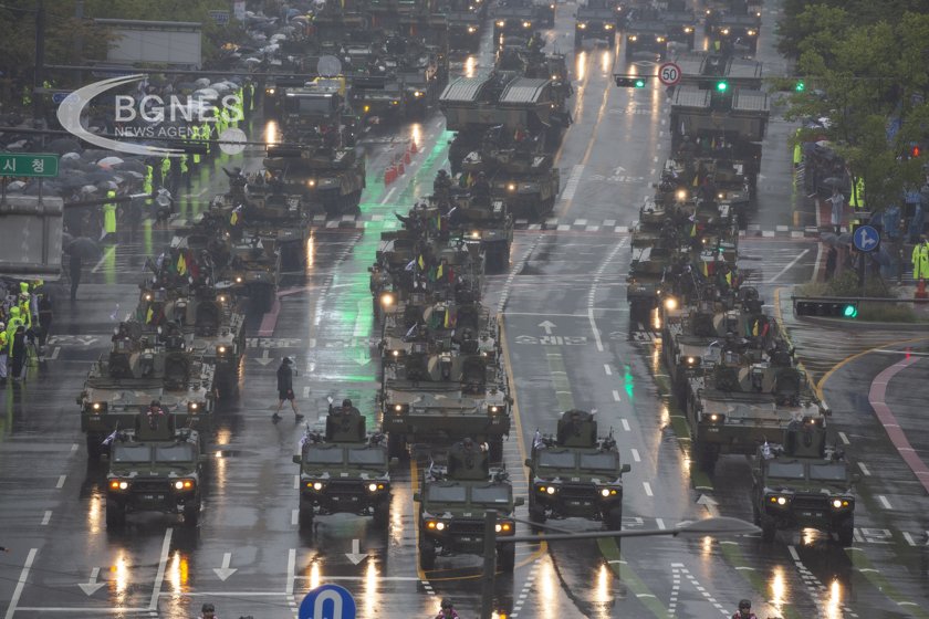 Южна Корея демонстрира арсенал от модерни оръжия на военен парад