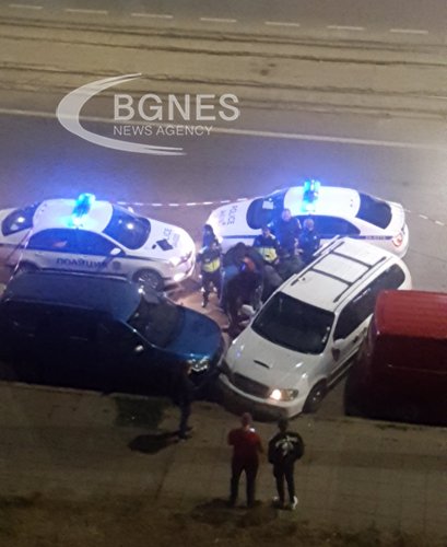 Полицаи задържаха в София кола натъпкана с нелегални мигранти на