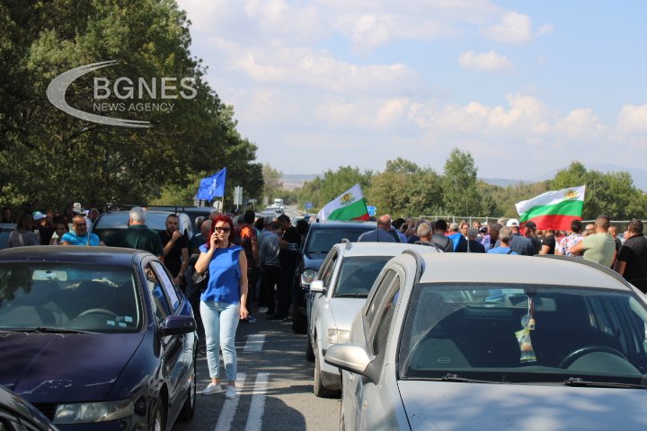 Пътят Кюстендил Дупница днес в 12 ч бе блокиран предаде