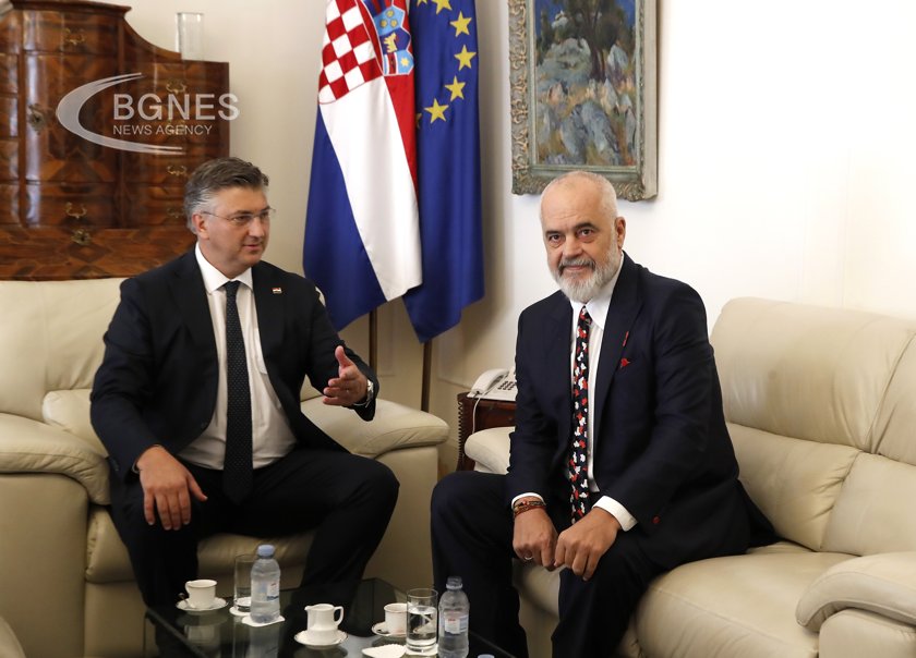 Албанският премиер Еди Рама и неговият хърватски колега Андрей Пленкович