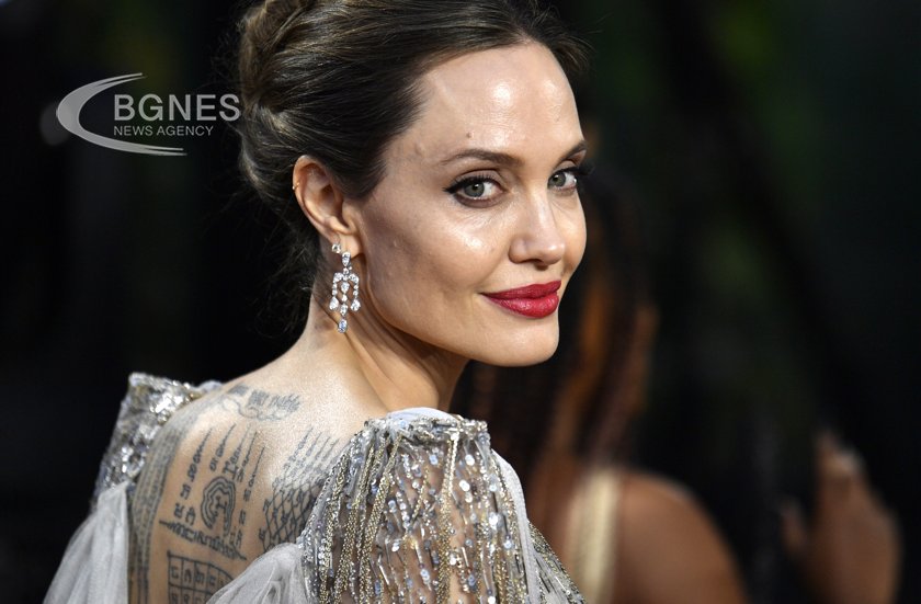 На 12 октомври Анджелина Джоли се появи по улиците на