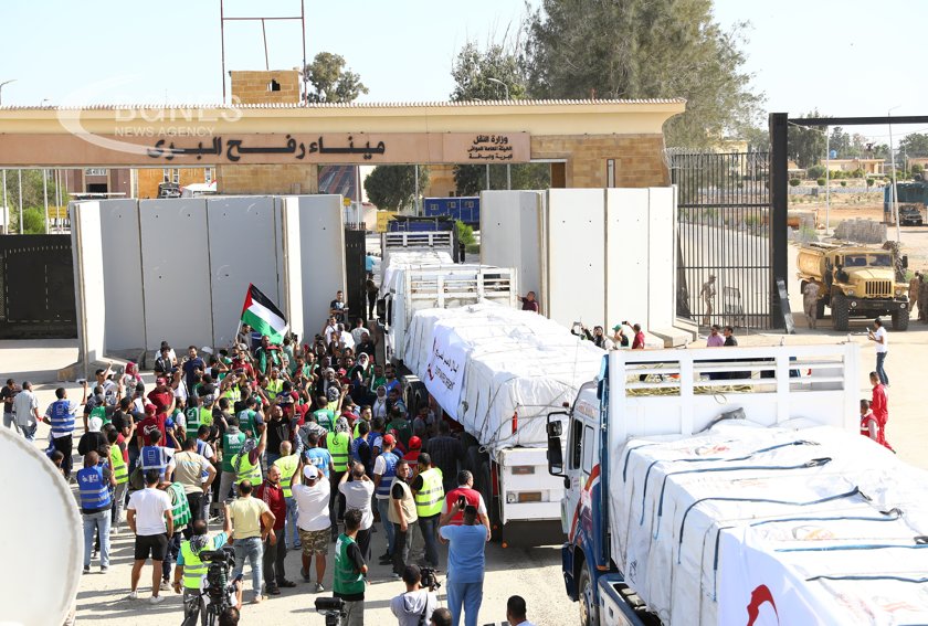 Първият конвой превозващ помощ в обсадената ивица Газа в събота