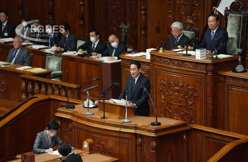 Японският министър председател Фумио Кишида обеща намаляване на данъците като част