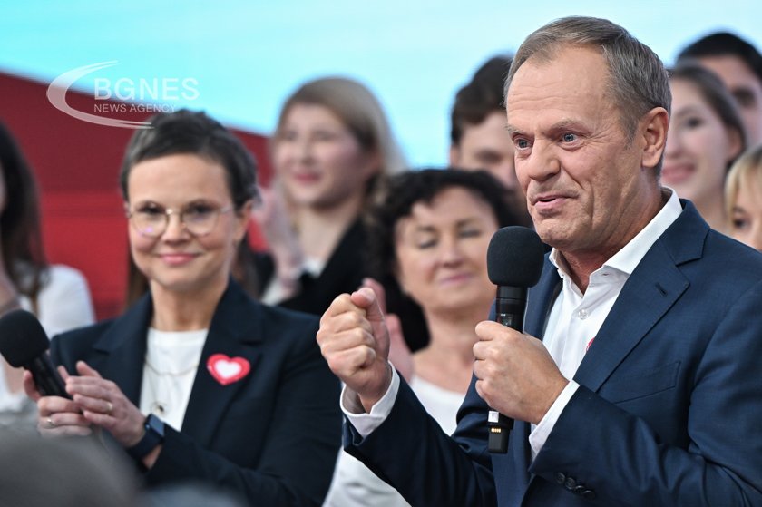 Либералната опозиция в Полша която спечели мнозинство на парламентарните избори