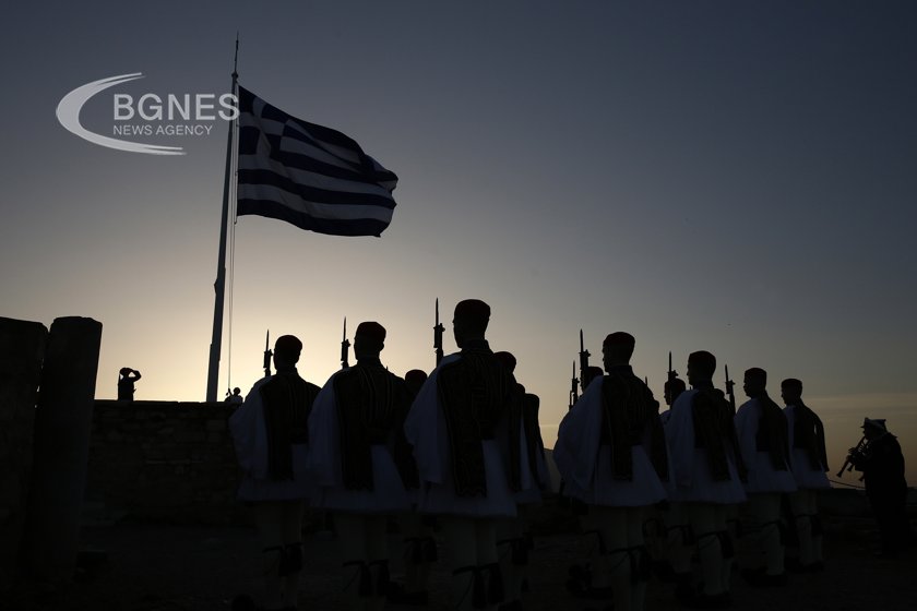 След избухването на войната в Близкия изток Гърция на практика