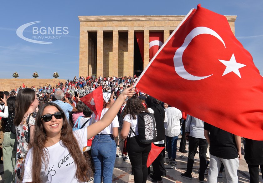 Публично проучване за Европейския съюз установи че турците подкрепят все