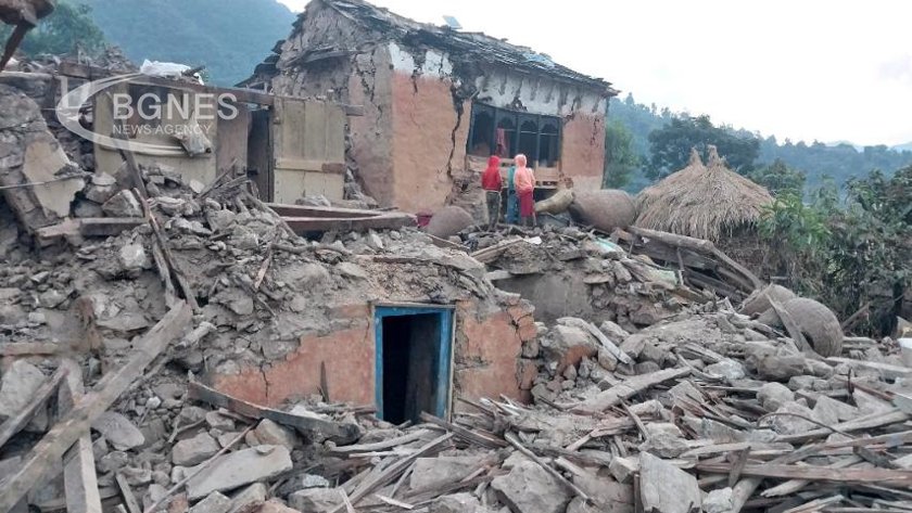 Най малко 132 души са загинали при нощното земетресение в отдалечен