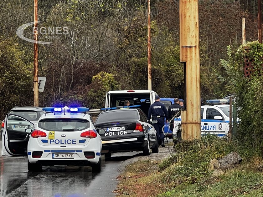 Полицията във Велико Търново задържа 14 нелегални мигранти тази сутрин