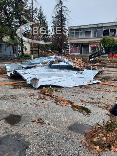 Двама души загинаха в Шуменско в резултат на силната буря