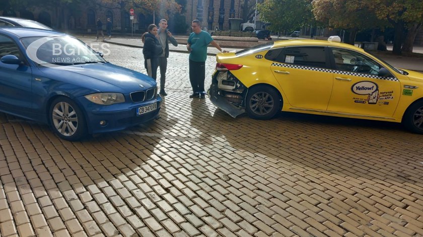 Лека катастрофа стана на жълтите павета в София на метри