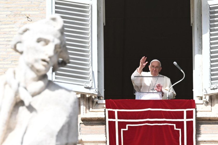 Папа Франциск отправи спешен призив за спиране на конфликта в