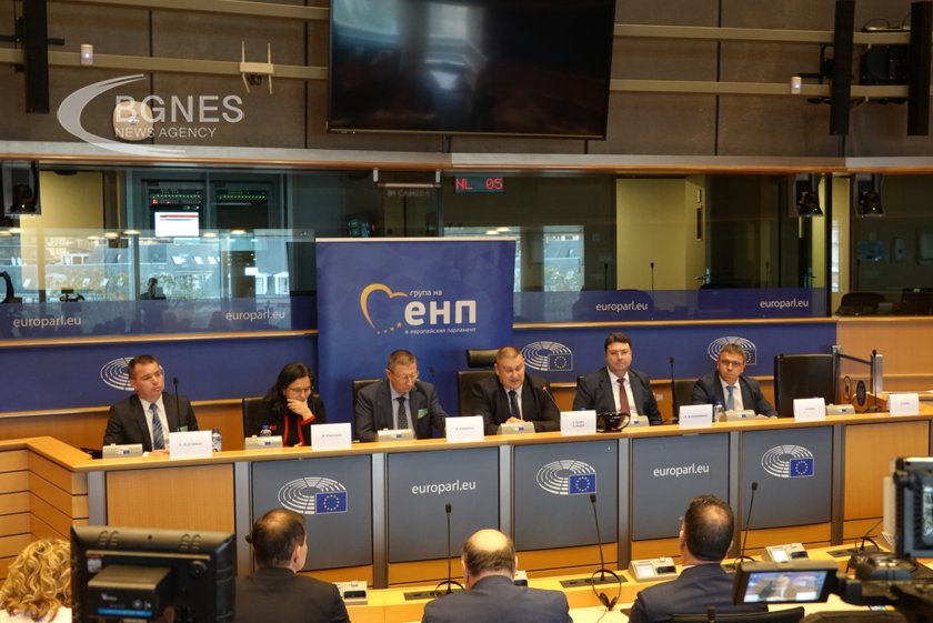 Днес Комисията по въпросите на Европейския съюз Шенгенското пространство и