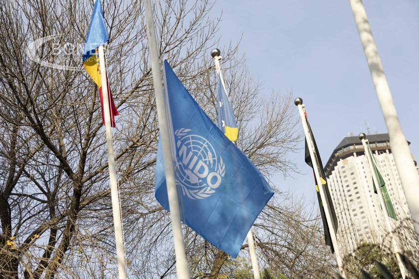 Знамената се спуснаха наполовина в комплексите на ООН по целия