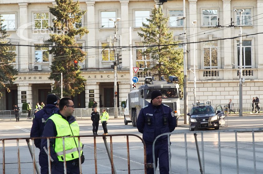 Засилено полицейско присъствие има пред Националния стадион Васил Левски няколко