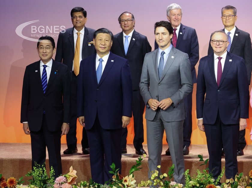 Китайският президент Си Дзинпин и японският министър председател Фумио Кишида се
