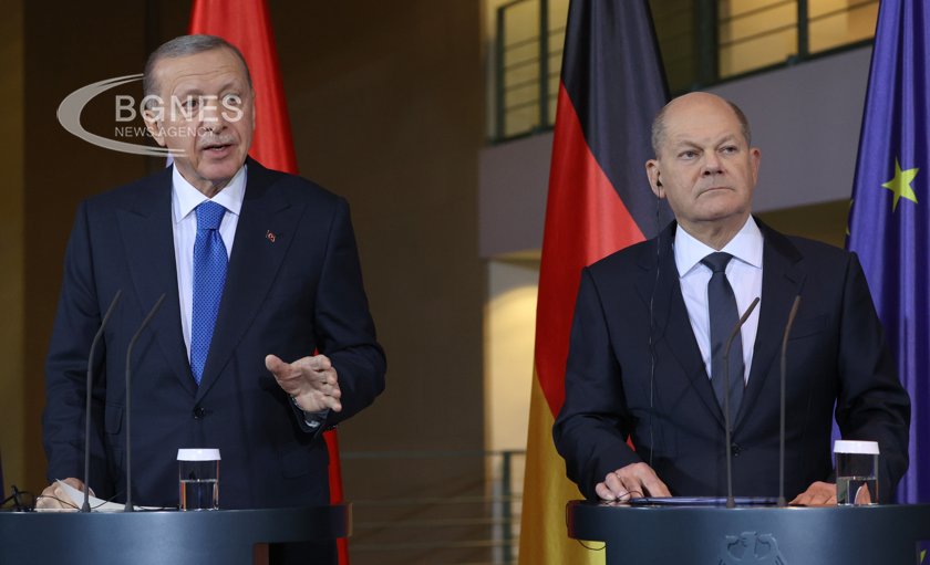 Канцлерът на Германия Олаф Шолц и президентът на Турция Реджеп