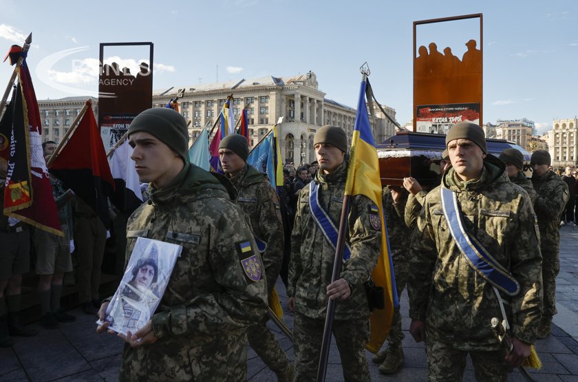 Украинският президент Володимир Зеленски нарече огромните продемократични протести които свалиха