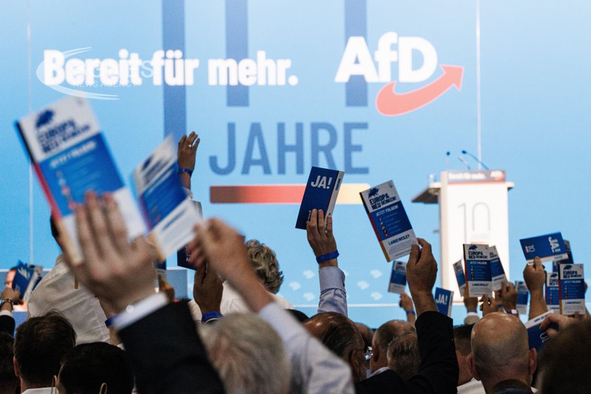 Крайнодясната партия Алтернатива за Германия АзГ призова правителството ръководено от