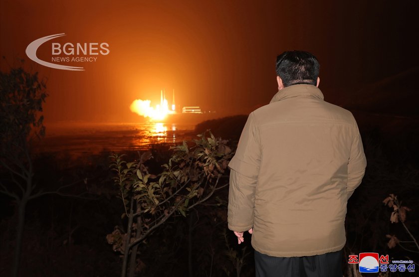 Севернокорейският лидер Ким Чен Ун е прегледал снимки направени от