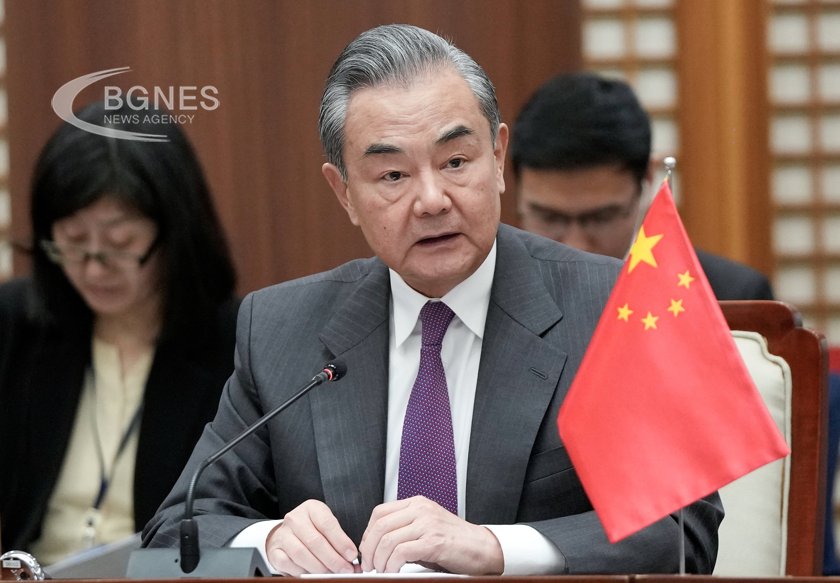 Китай съобщи че министърът на външните работи Ван Йи ще