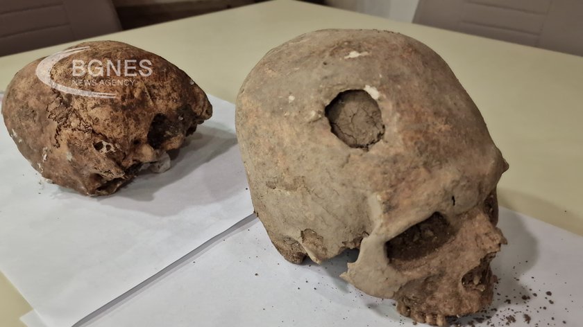 Откритите удължени черепи в антична гробница в Стара Загора ще