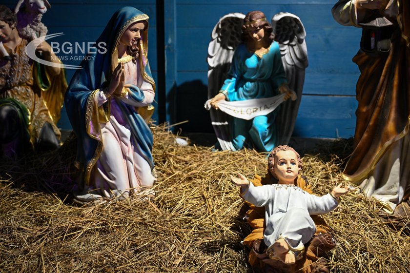Историята на раждането на Исус се празнува с яслата и