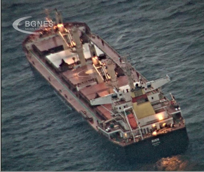 Български моряк от похитения кораб Руен е бил прехвърлен на