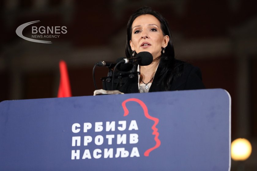 Изглеждаща слаба но решителна сръбската опозиционна лидерка Мариника Тепич оправя